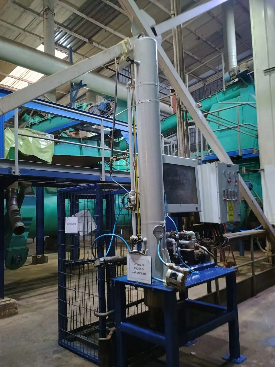 Interior de planta industrial